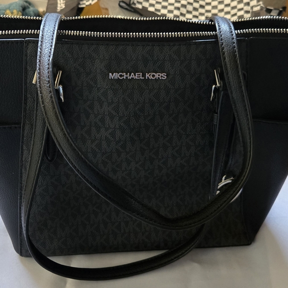 Michael Kors Black Tote Bag - Picture 1 of 3